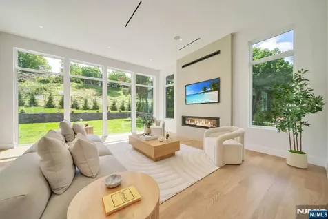 61 Macarthur Avenue Closter NJ 07624