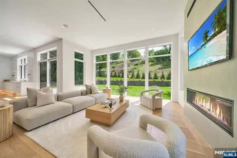 61 Macarthur Avenue Closter NJ 07624