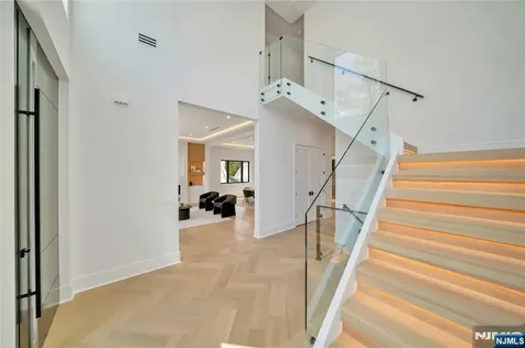 1077 Abbott Boulevard Fort Lee NJ 07024