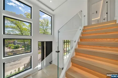 1077 Abbott Boulevard Fort Lee NJ 07024