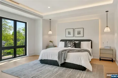 1077 Abbott Boulevard Fort Lee NJ 07024