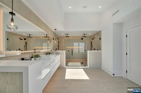 1077 Abbott Boulevard Fort Lee NJ 07024