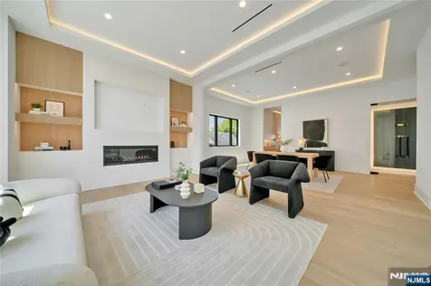 1077 Abbott Boulevard Fort Lee NJ 07024