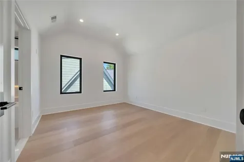 1077 Abbott Boulevard Fort Lee NJ 07024