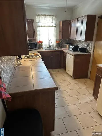 95 Mckinley Avenue Lodi NJ 07644
