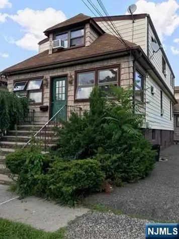 95 Mckinley Avenue Lodi NJ 07644