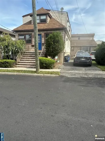 95 Mckinley Avenue Lodi NJ 07644