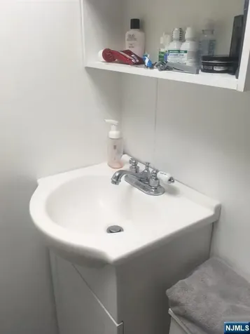 95 Mckinley Avenue Lodi NJ 07644
