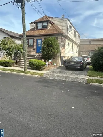 95 Mckinley Avenue Lodi NJ 07644