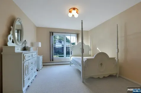 38 Ash Street Englewood Cliffs NJ 07632