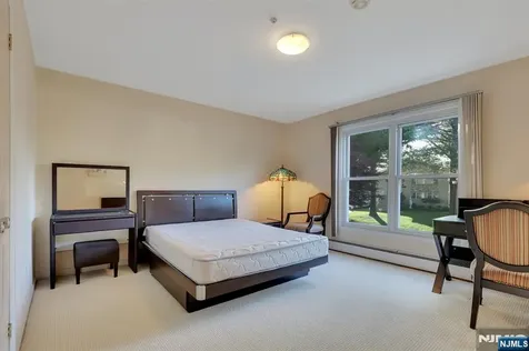 38 Ash Street Englewood Cliffs NJ 07632