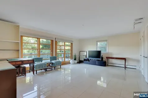 38 Ash Street Englewood Cliffs NJ 07632