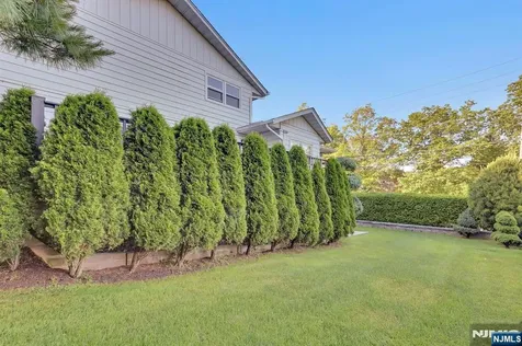 38 Ash Street Englewood Cliffs NJ 07632
