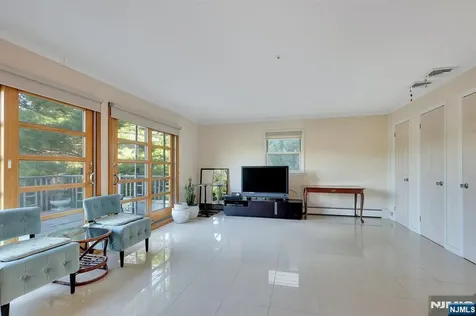 38 Ash Street Englewood Cliffs NJ 07632