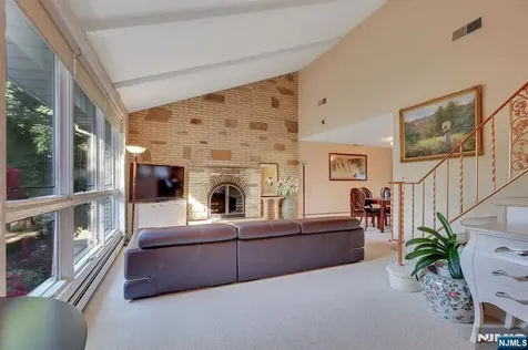 38 Ash Street Englewood Cliffs NJ 07632