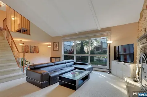 38 Ash Street Englewood Cliffs NJ 07632