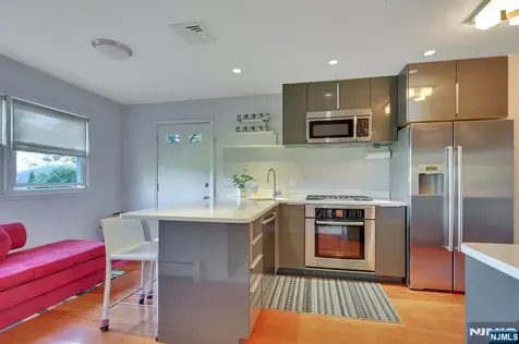38 Ash Street Englewood Cliffs NJ 07632