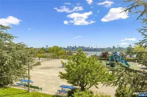 200 Winston Cliffside Park NJ 07010