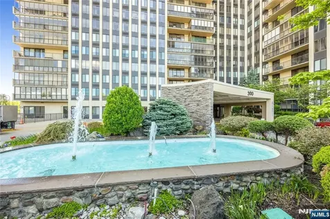 200 Winston Cliffside Park NJ 07010