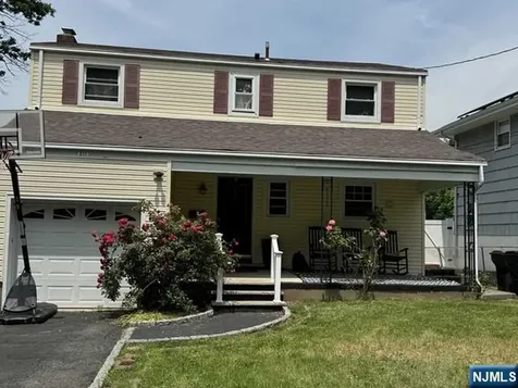 211 Hillside Bergenfield NJ 07621