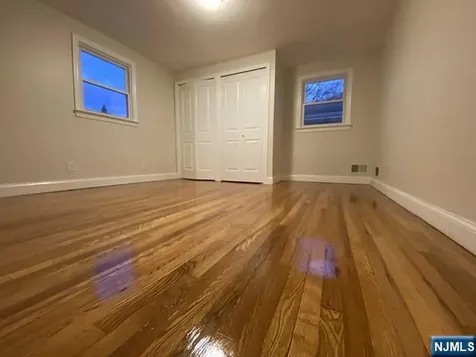 211 Hillside Bergenfield NJ 07621