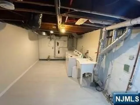 211 Hillside Bergenfield NJ 07621