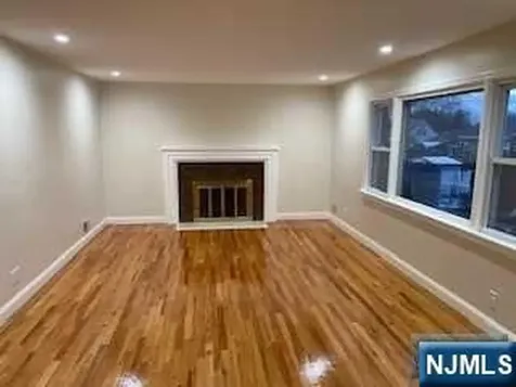 211 Hillside Bergenfield NJ 07621