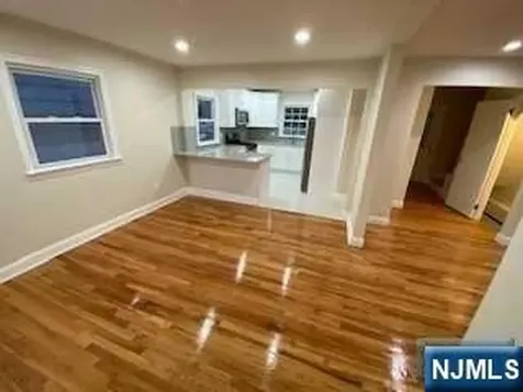 211 Hillside Bergenfield NJ 07621