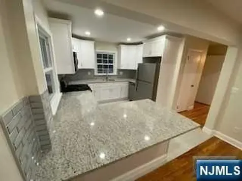 211 Hillside Bergenfield NJ 07621