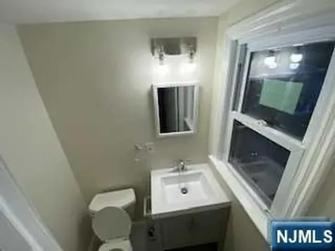 211 Hillside Bergenfield NJ 07621