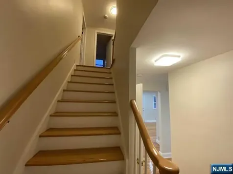 211 Hillside Bergenfield NJ 07621