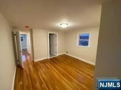 211 Hillside Bergenfield NJ 07621