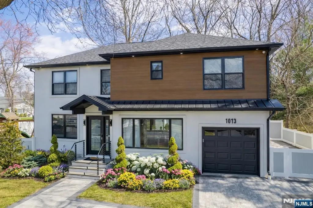1013 Boulevard New Milford NJ 07646