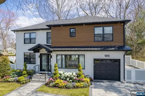 1013 Boulevard New Milford NJ 07646