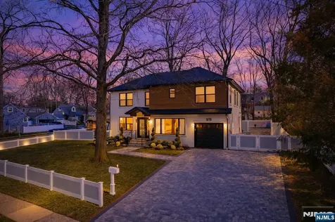 1013 Boulevard New Milford NJ 07646