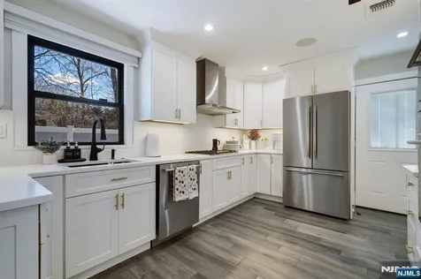 1013 Boulevard New Milford NJ 07646