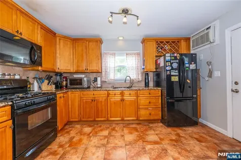 65 Westminster Place Saddle Brook NJ 07663