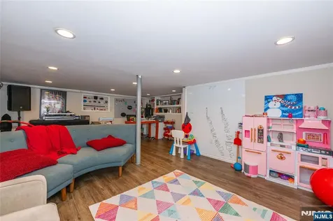 65 Westminster Place Saddle Brook NJ 07663
