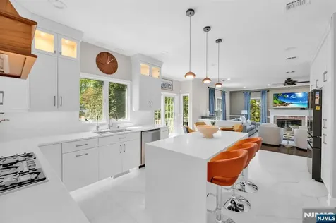 18 Hope Street Montvale NJ 07645