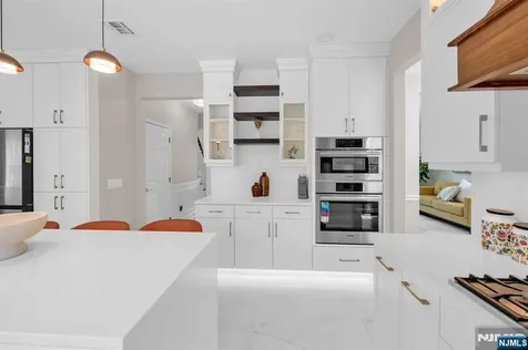 18 Hope Street Montvale NJ 07645