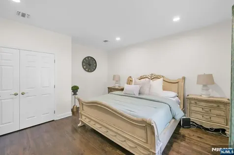 18 Hope Street Montvale NJ 07645