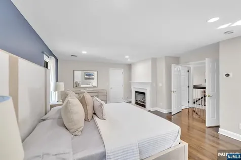 18 Hope Street Montvale NJ 07645