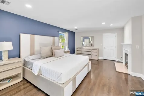 18 Hope Street Montvale NJ 07645