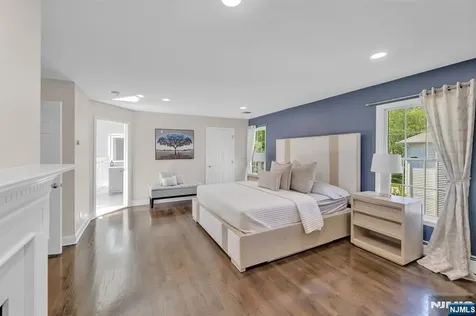 18 Hope Street Montvale NJ 07645