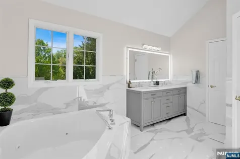 18 Hope Street Montvale NJ 07645