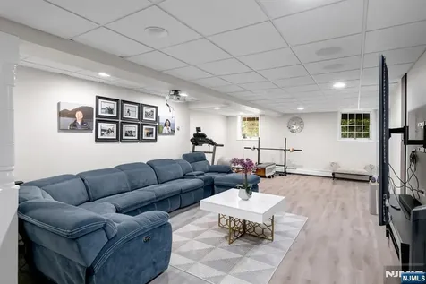 18 Hope Street Montvale NJ 07645