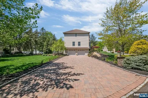18 Hope Street Montvale NJ 07645