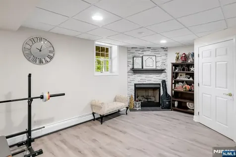 18 Hope Street Montvale NJ 07645