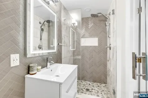 18 Hope Street Montvale NJ 07645