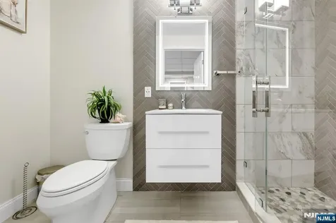 18 Hope Street Montvale NJ 07645